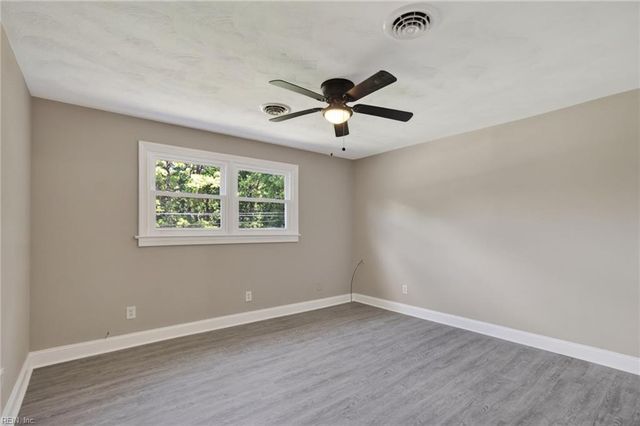 2239 Benefit RD, Chesapeake, VA 23322