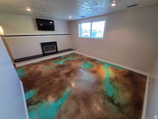 689 E LAVINA DR, South Ogden, UT 84403