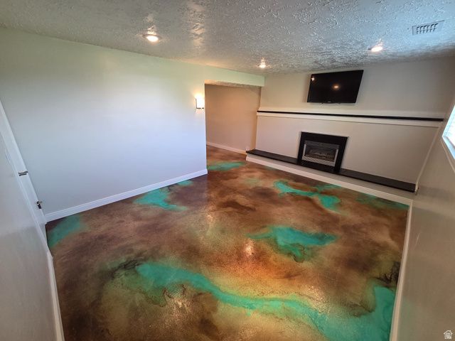 689 E LAVINA DR, South Ogden, UT 84403