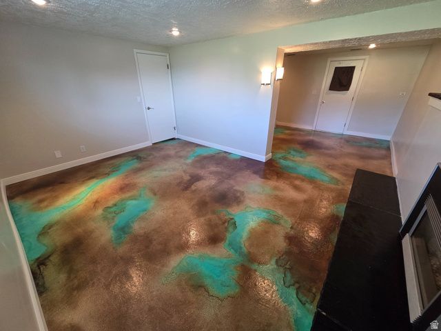 689 E LAVINA DR, South Ogden, UT 84403