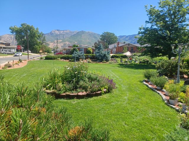 689 E LAVINA DR, South Ogden, UT 84403