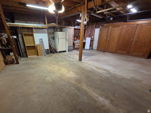 689 E LAVINA DR, South Ogden, UT 84403