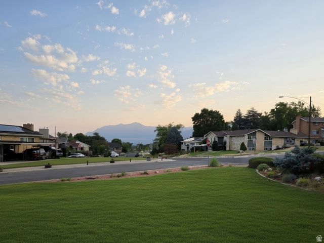 689 E LAVINA DR, South Ogden, UT 84403