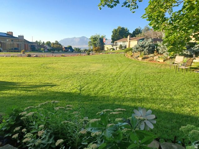 689 E LAVINA DR, South Ogden, UT 84403