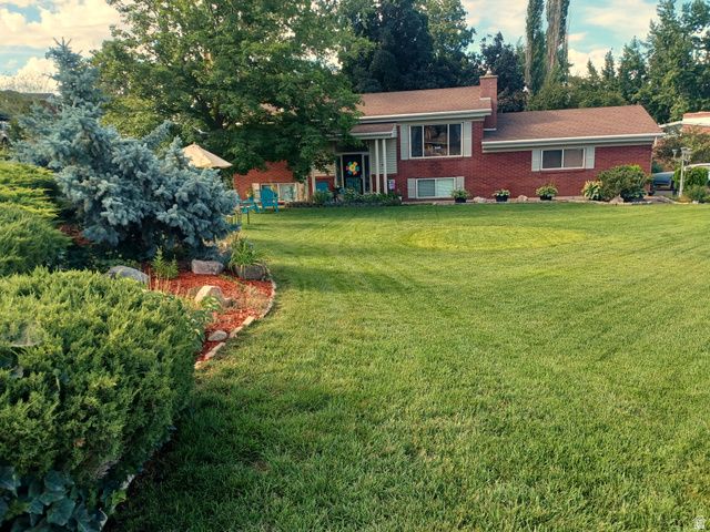689 E LAVINA DR, South Ogden, UT 84403