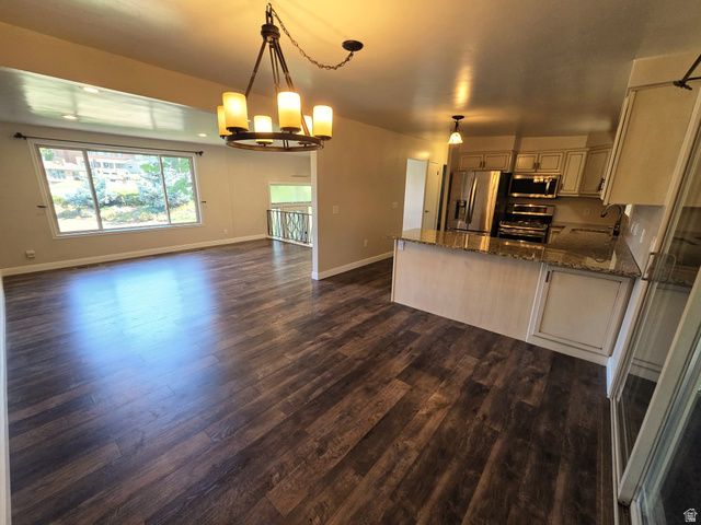 689 E LAVINA DR, South Ogden, UT 84403