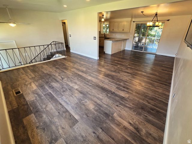 689 E LAVINA DR, South Ogden, UT 84403