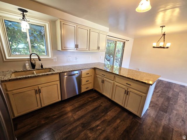689 E LAVINA DR, South Ogden, UT 84403