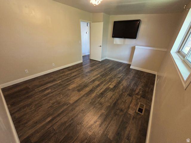 689 E LAVINA DR, South Ogden, UT 84403