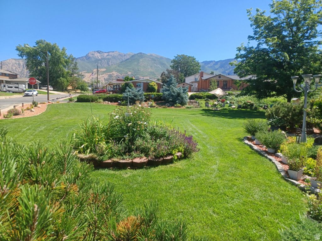 689 E LAVINA DR, South Ogden, UT 84403 — photo 3