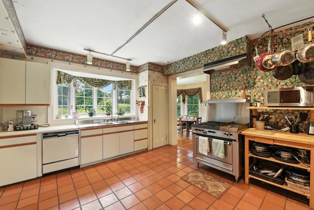 4 Rosemont Drive, Crestview Hills, KY 41017