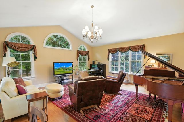 4 Rosemont Drive, Crestview Hills, KY 41017