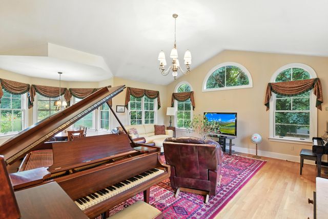 4 Rosemont Drive, Crestview Hills, KY 41017