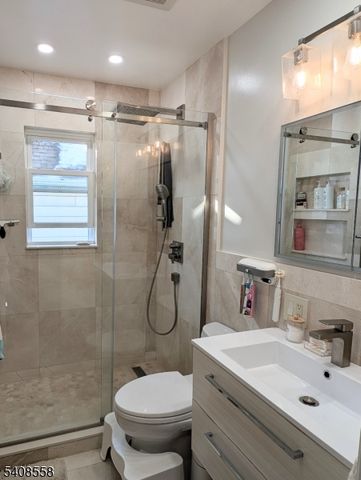 99 Philip Ave, Elmwood Park Boro, NJ 07407