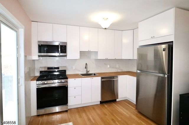 99 Philip Ave, Elmwood Park Boro, NJ 07407