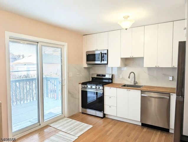 99 Philip Ave, Elmwood Park Boro, NJ 07407