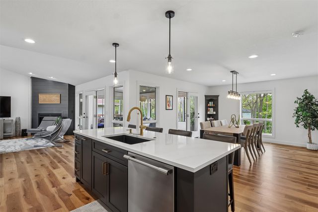 1515 Buffalo Road, West Des Moines, IA 50265