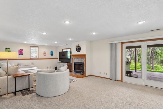 1515 Buffalo Road, West Des Moines, IA 50265
