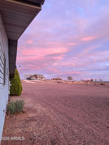 3001 MOUNTAIN Drive, Winslow, AZ 86047