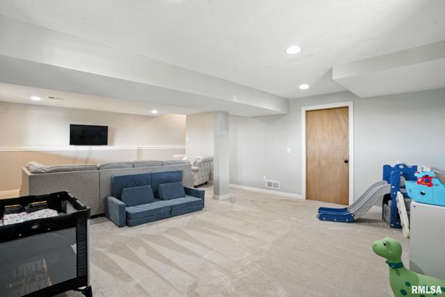 18968 GREAT RIVER Road, Le Claire, IA 52753