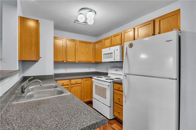 6702 W Friendly Avenue 3C, Greensboro, NC 27410