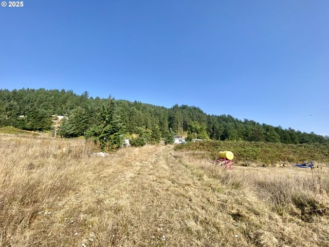 79128 TERRITORIAL Hwy, Lorane, OR 97451