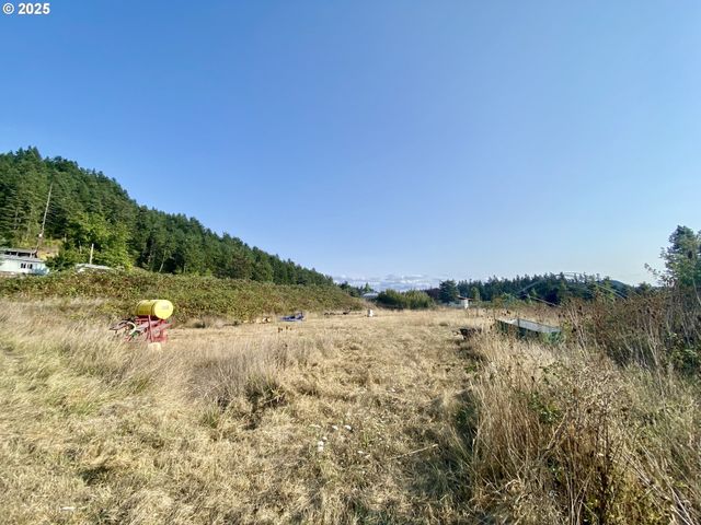 79128 TERRITORIAL Hwy, Lorane, OR 97451