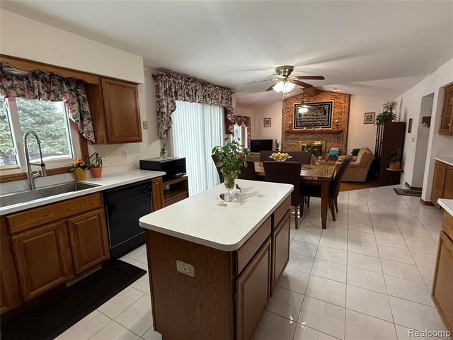 4846 Bayleaf Drive, Sterling Heights, MI 48314