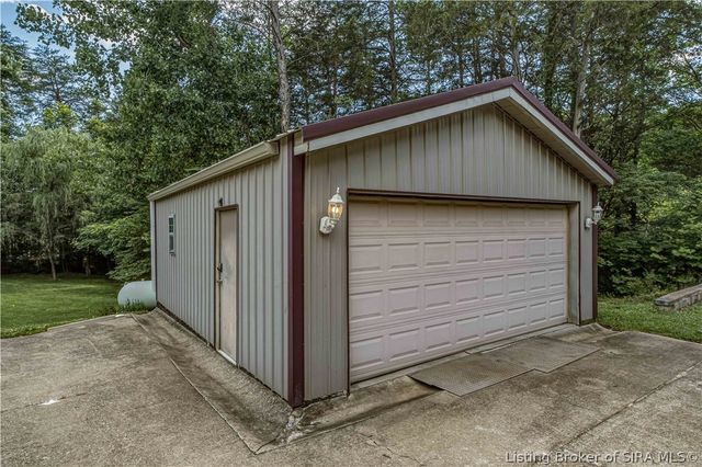 5250 Cedarway Drive NE, Corydon, IN 47112