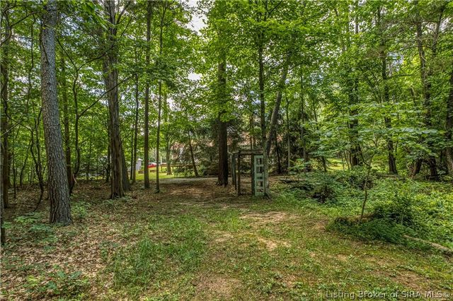 5250 Cedarway Drive NE, Corydon, IN 47112