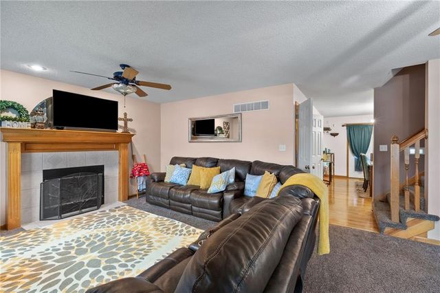 15707 E 3rd Terrace Court S, Independence, MO 64050