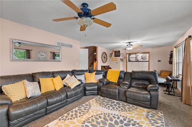 15707 E 3rd Terrace Court S, Independence, MO 64050