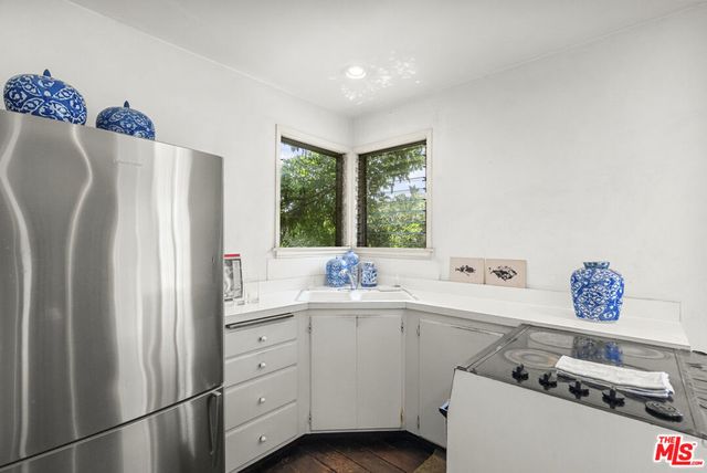 10941 Peach Grove Street, Toluca Lake, CA 91601