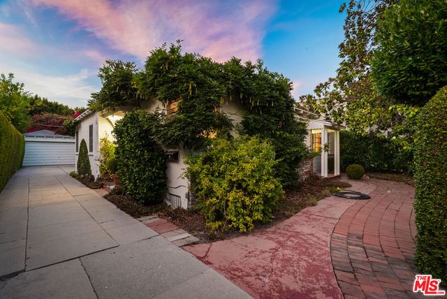 10941 Peach Grove Street, Toluca Lake, CA 91601
