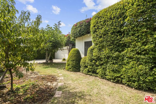 10941 Peach Grove Street, Toluca Lake, CA 91601