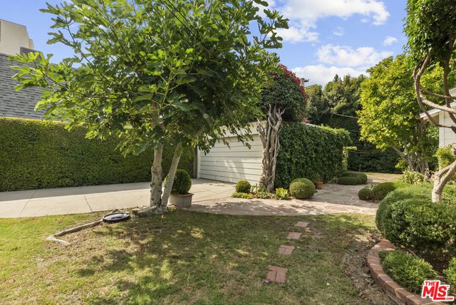 10941 Peach Grove Street, Toluca Lake, CA 91601