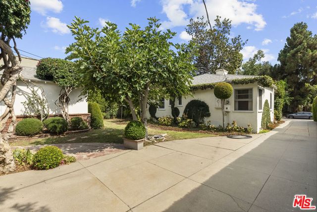 10941 Peach Grove Street, Toluca Lake, CA 91601