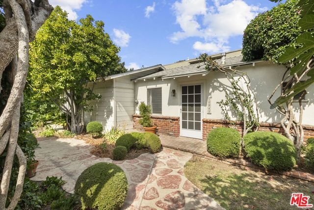 10941 Peach Grove Street, Toluca Lake, CA 91601