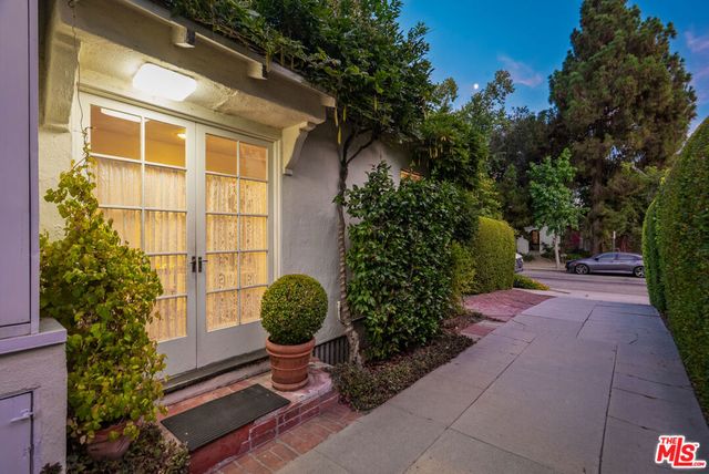 10941 Peach Grove Street, Toluca Lake, CA 91601
