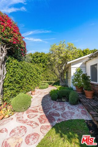 10941 Peach Grove Street, Toluca Lake, CA 91601