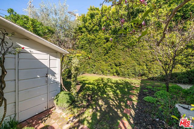 10941 Peach Grove Street, Toluca Lake, CA 91601