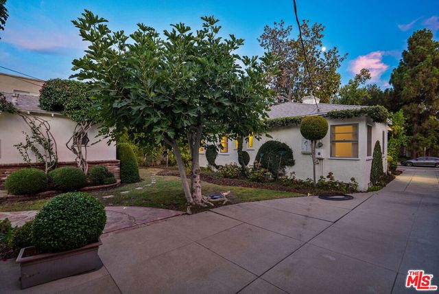10941 Peach Grove Street, Toluca Lake, CA 91601