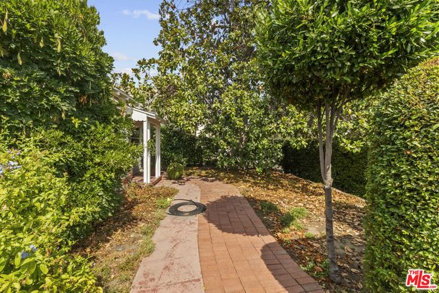 10941 Peach Grove Street, Toluca Lake, CA 91601