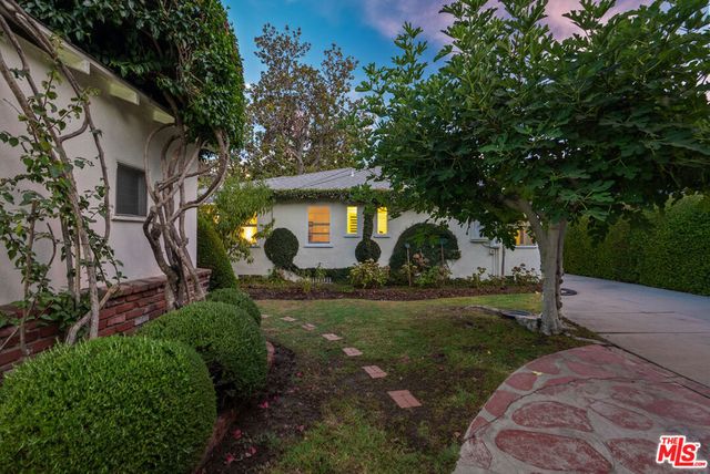 10941 Peach Grove Street, Toluca Lake, CA 91601