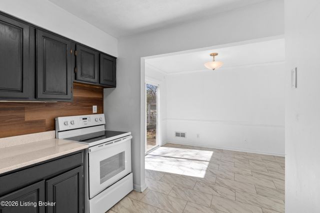 6510 Daverman Ct, Louisville, KY 40228