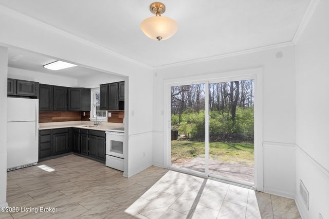 6510 Daverman Ct, Louisville, KY 40228