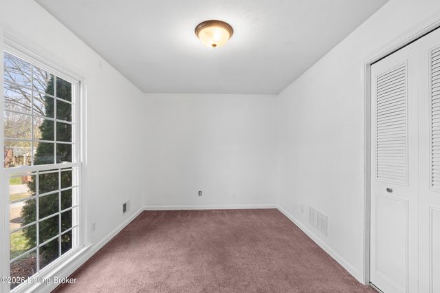 6510 Daverman Ct, Louisville, KY 40228