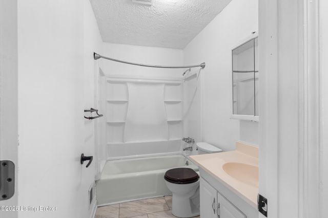 6510 Daverman Ct, Louisville, KY 40228