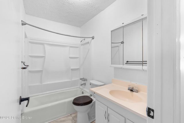 6510 Daverman Ct, Louisville, KY 40228