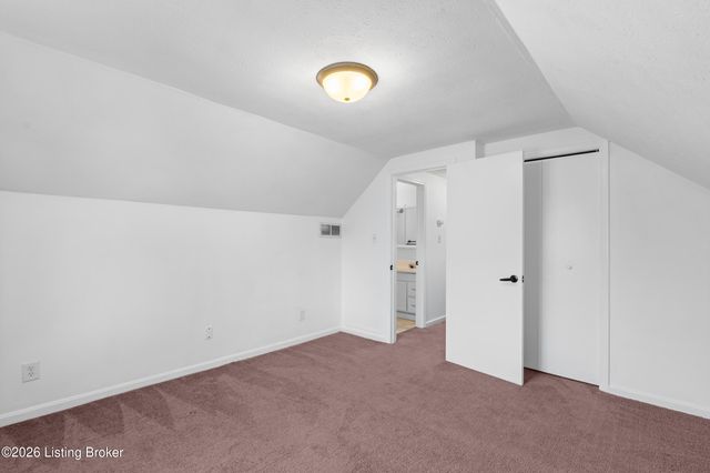 6510 Daverman Ct, Louisville, KY 40228